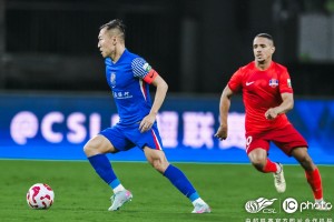 金年会官网首页-赛前体能课后，里昂临场应变备战西甲，球迷炸锅，控场能力受关注(西甲美女球迷)